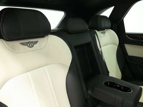 Used 2019 Bentley Bentayga image 78