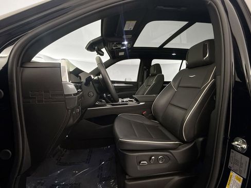 Used 2025 Cadillac Escalade ESV Sport AWD/4WD image 20