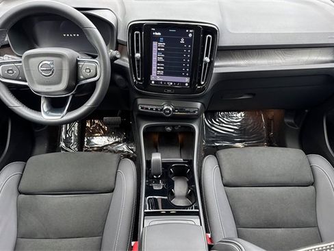 Used 2023 Volvo XC40 Recharge Ultimate w/ Protection Package Premier image 15