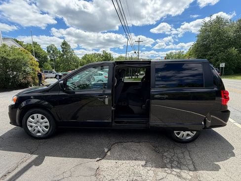 Used 2019 Dodge Grand Caravan SE FWD image 34