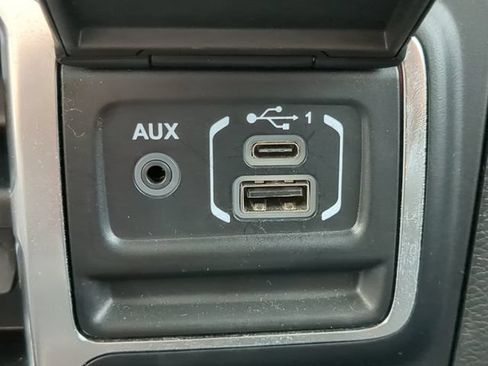 Used 2019 Jeep Wrangler Unlimited Sahara AWD/4WD image 26