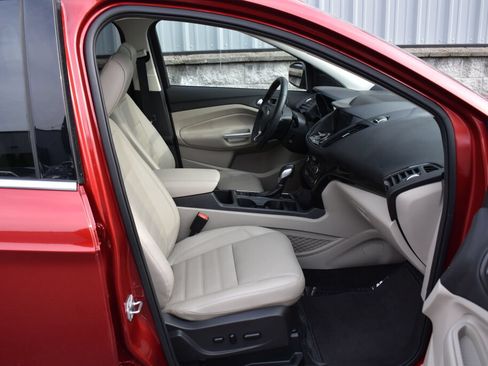 Used 2019 Ford Escape Titanium AWD/4WD image 25