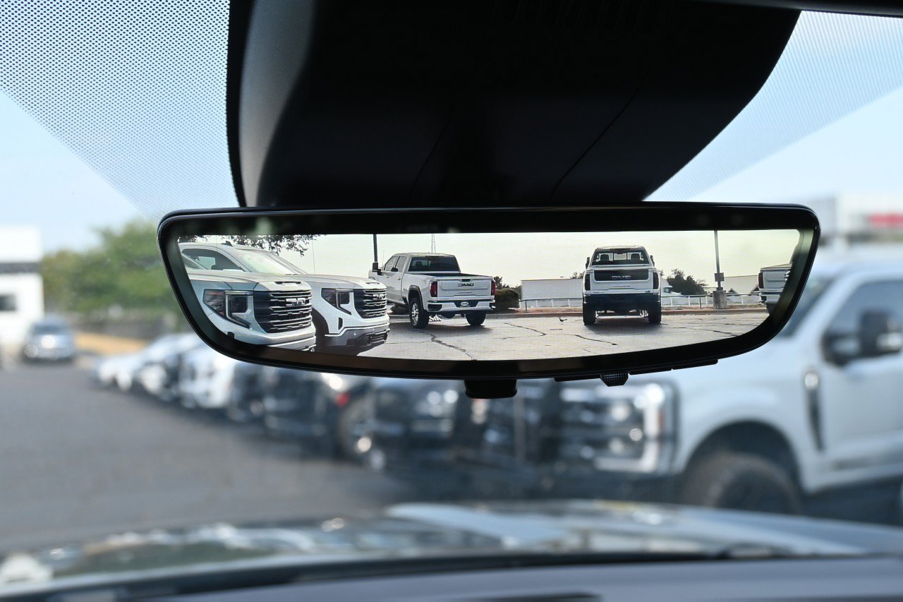 Certified 2025 GMC Yukon Denali Ultimate AWD/4WD image 16