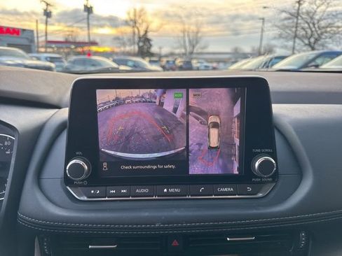 Used 2021 Nissan Rogue SV image 15