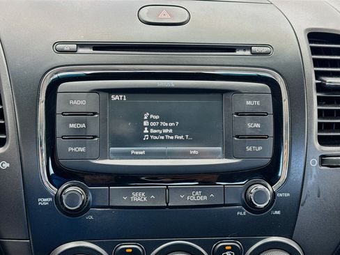 Used 2018 Kia Forte LX w/ LX Rear Camera Package FWD image 11