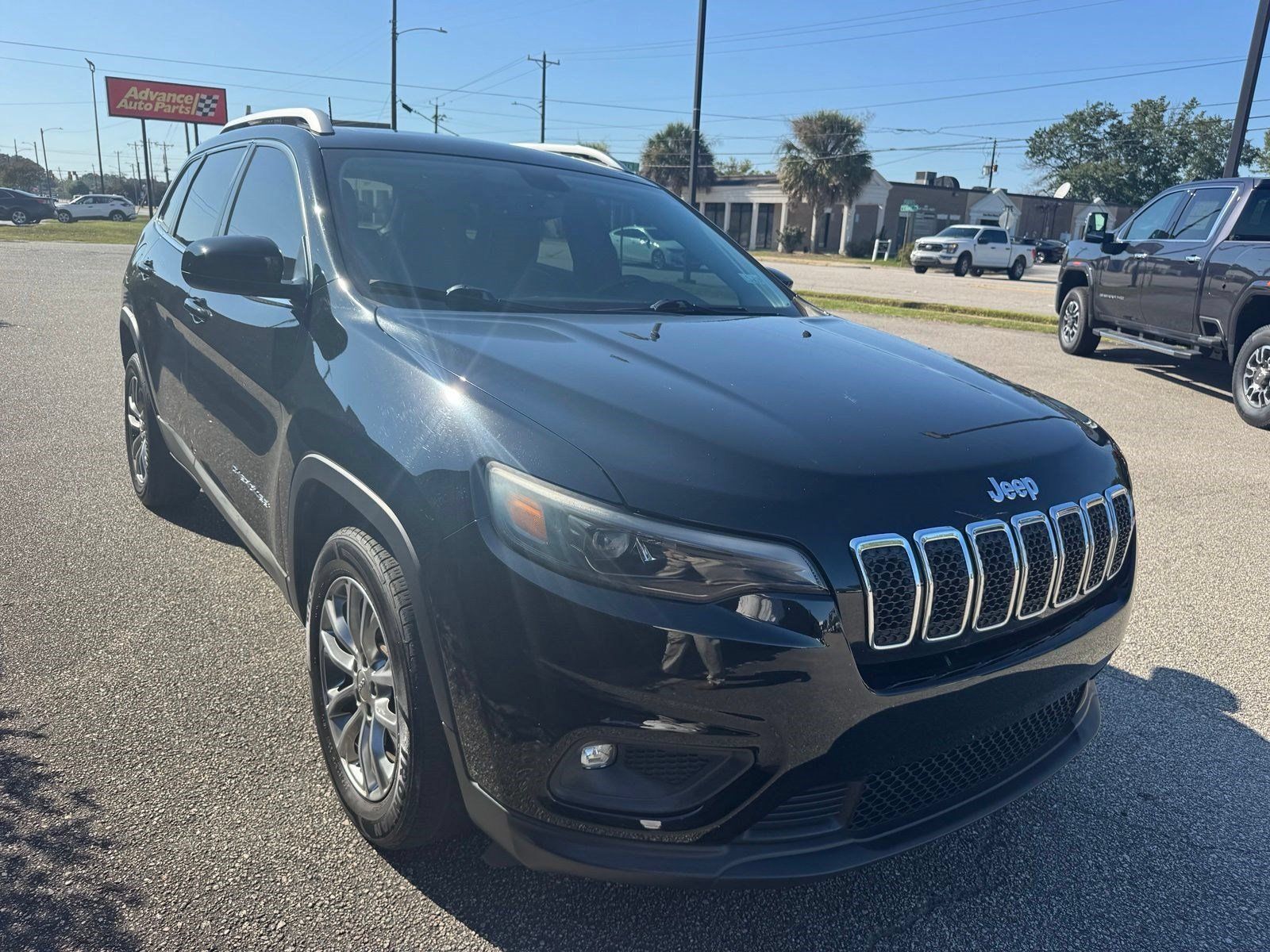 Used 2019 Jeep Cherokee Latitude Plus w/ Comfort/Convenience Group FWD image 5