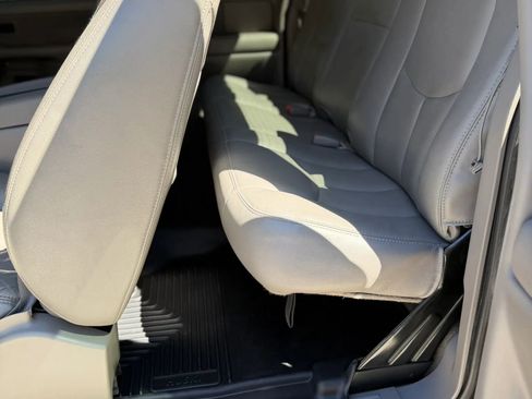 Used 2003 GMC Sierra 2500 SLT w/ SLT Preferred Equipment Group AWD/4WD image 12