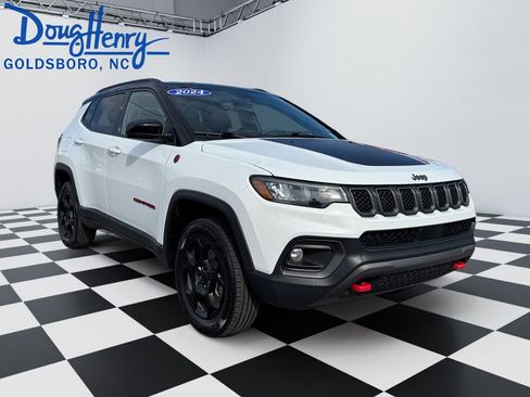 Used 2024 Jeep Compass Trailhawk AWD/4WD image 7