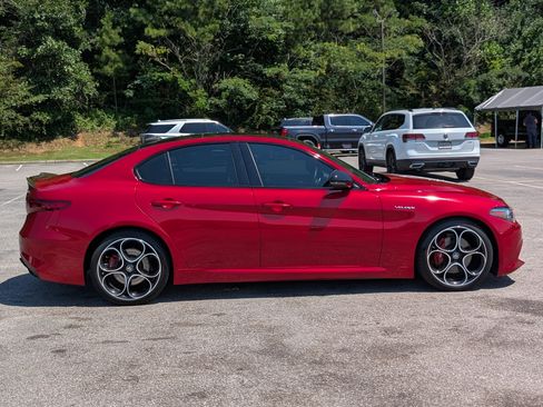 Used 2022 Alfa Romeo Giulia Veloce RWD image 10