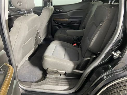 Certified 2023 GMC Acadia SLE w/ Elevation Edition image 17