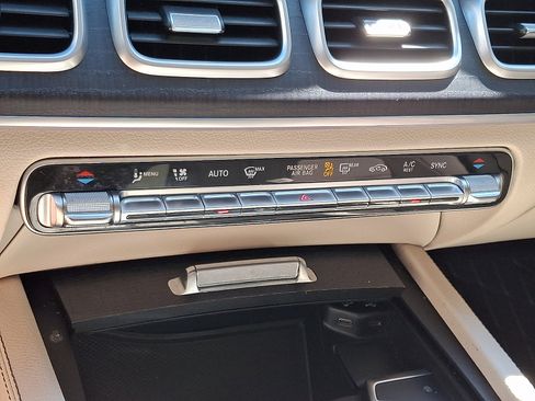 Used 2022 Mercedes-Benz GLS 450 4MATIC image 18