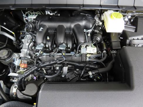 New 2026 Nissan Pathfinder SL image 10