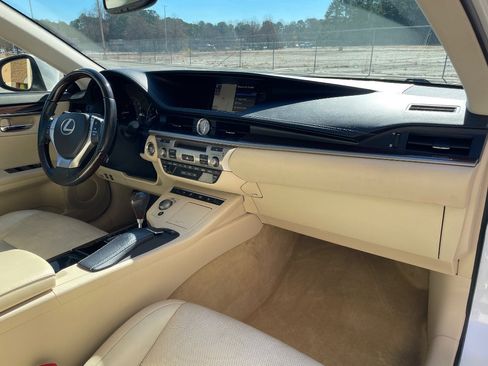 Used 2014 Lexus ES 350 w/ Luxury Package FWD image 22