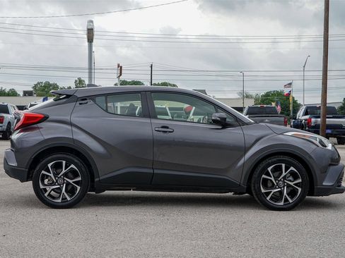Used 2019 Toyota C-HR XLE FWD image 4