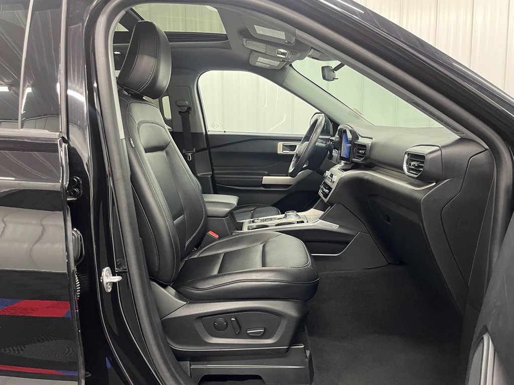 Used 2023 Ford Explorer XLT w/ Equipment Group 202A AWD/4WD image 12