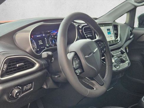 New 2026 Chrysler Pacifica Select FWD image 3
