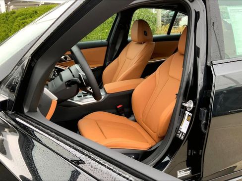 New 2026 BMW 330i xDrive Sedan w/ M Sport Package AWD/4WD image 9