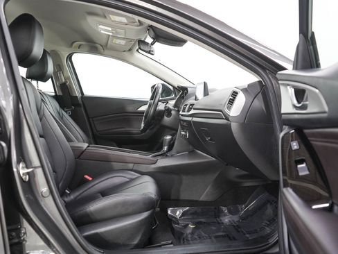 Used 2017 MAZDA MAZDA3 Touring FWD image 11