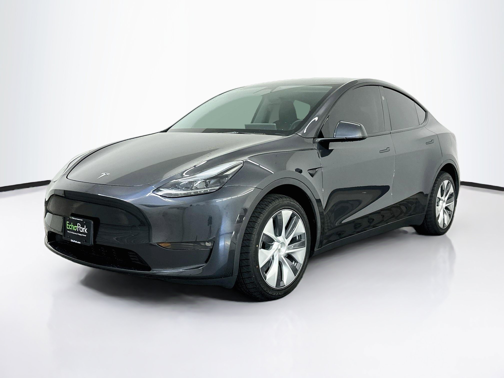 Used 2024 Tesla Model Y Long Range AWD/4WD image 3
