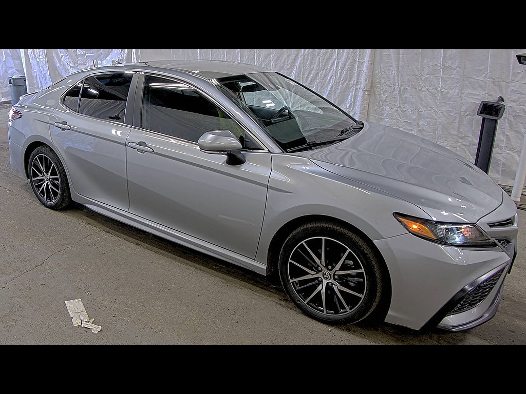 Used 2023 Toyota Camry SE AWD/4WD image 1