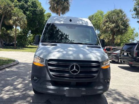Used 2022 Mercedes-Benz Sprinter 2500 image 3