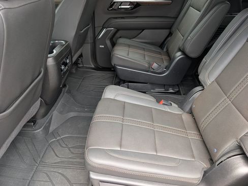 Used 2025 Chevrolet Tahoe High Country AWD/4WD image 19