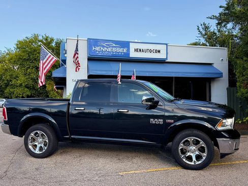 Used 2017 RAM 1500 Laramie w/ Convenience Group AWD/4WD image 17