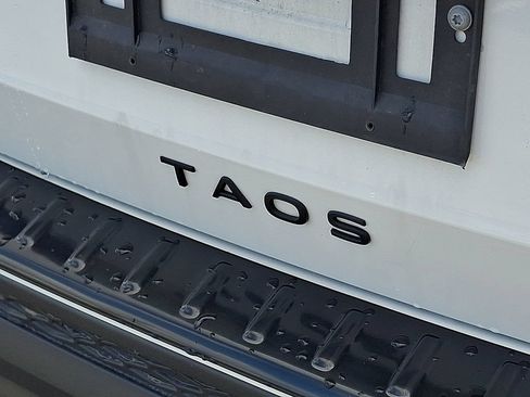 Used 2024 Volkswagen Taos SE AWD/4WD image 29