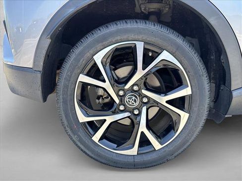 Used 2019 Toyota C-HR XLE FWD image 26