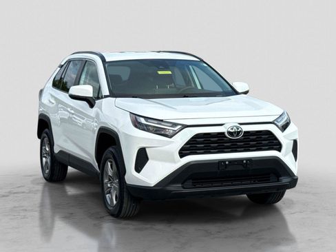 Used 2025 Toyota RAV4 XLE AWD/4WD image 3