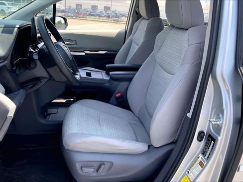 Used 2021 Toyota Sienna LE FWD image 8