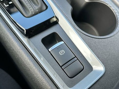 Used 2025 Nissan Altima 2.5 SV image 14