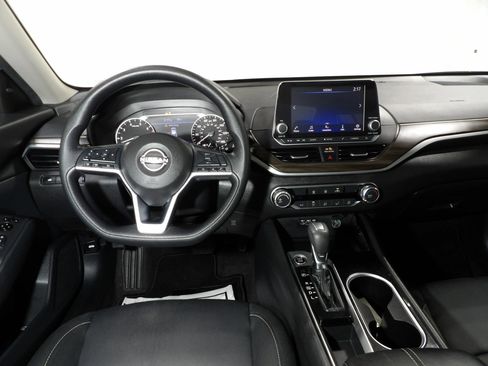 Used 2024 Nissan Altima 2.5 SV FWD image 15