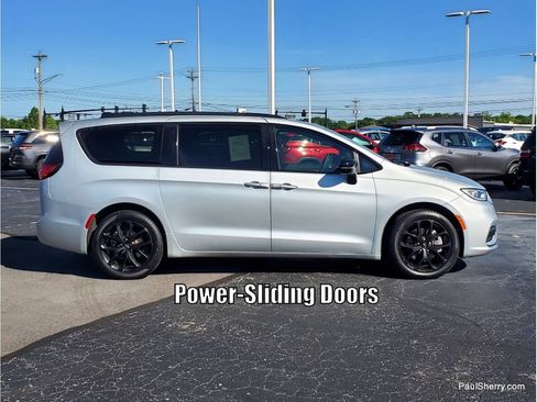 Used 2024 Chrysler Pacifica Limited w/ S Appearance Package AWD/4WD image 10