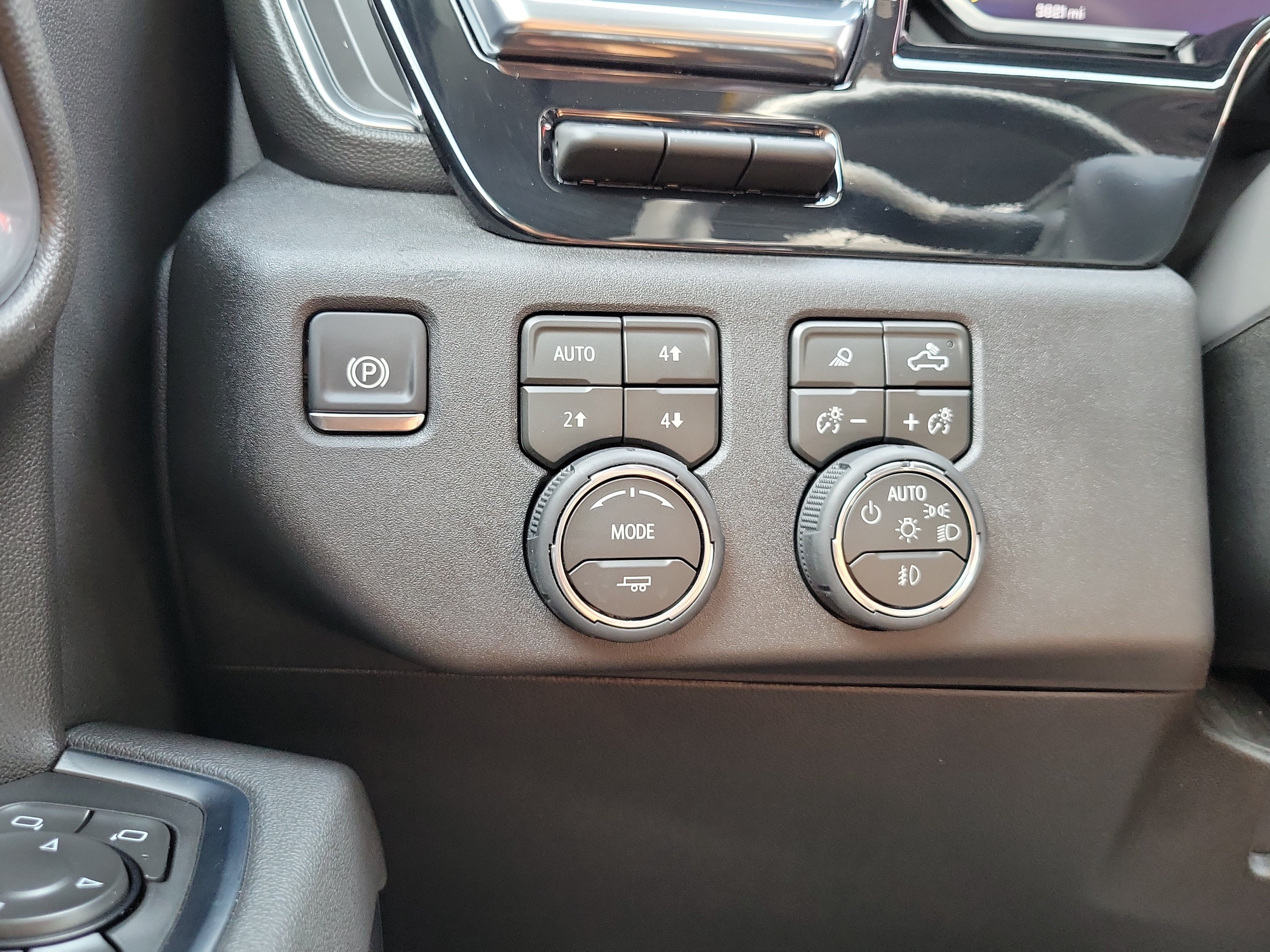 Used 2026 Chevrolet Silverado 2500 LTZ w/ LTZ Premium Package AWD/4WD image 30