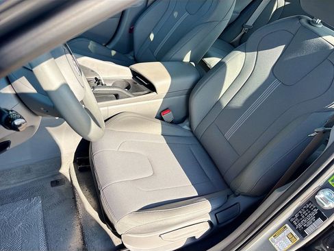 Certified 2025 Hyundai Elantra SE image 19