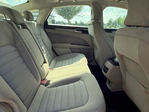 Used 2019 Ford Fusion SE FWD image 9