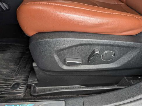 Used 2019 Ford Edge Titanium w/ Equipment Group 301A AWD/4WD image 39