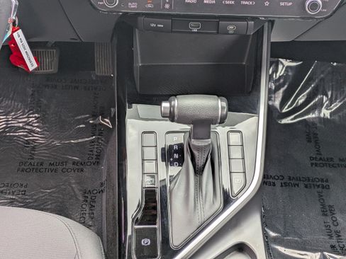 Certified 2025 Kia Niro LX FWD image 18