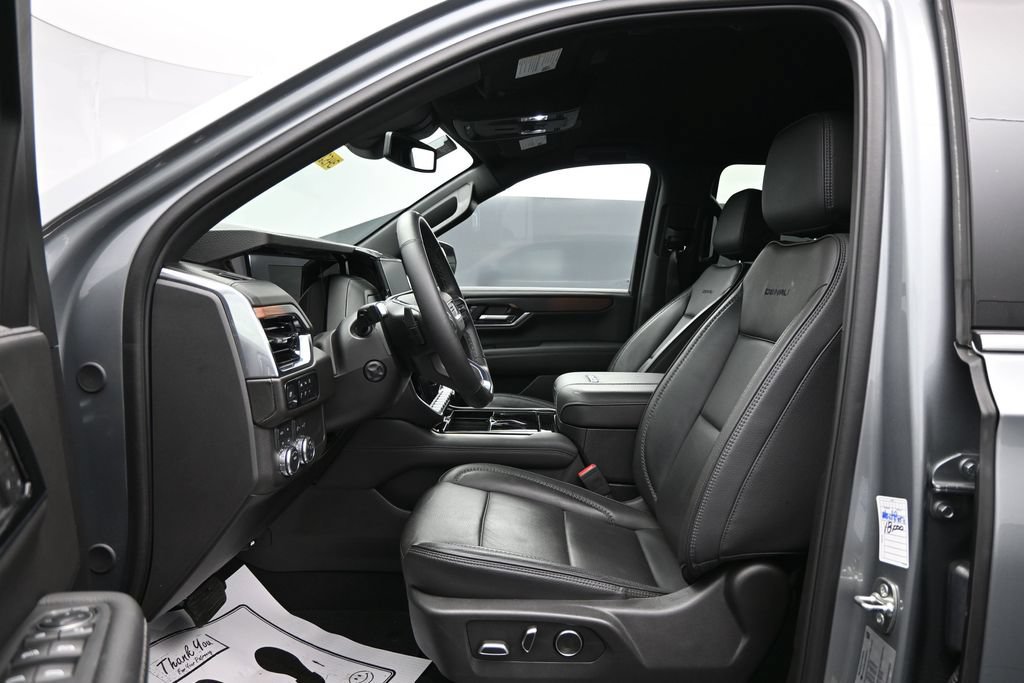 Used 2025 GMC Yukon XL Denali AWD/4WD image 9