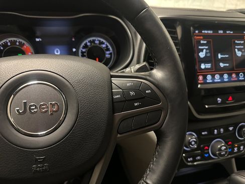 Used 2020 Jeep Cherokee Limited image 25