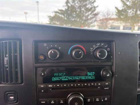 Used 2017 Chevrolet Express 3500 Extended image 37