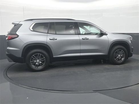 Used 2025 GMC Acadia Elevation image 8