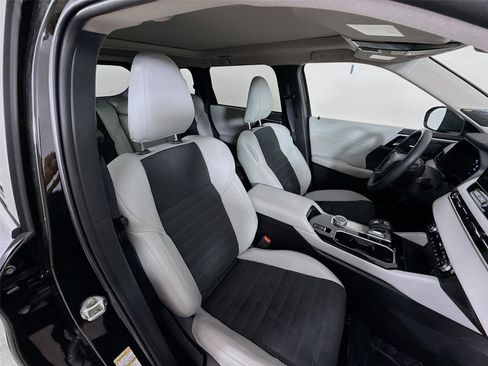 Used 2025 Mitsubishi Outlander SE image 27