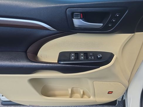 Used 2016 Toyota Highlander Limited w/ Driver Technology Package AWD/4WD image 26