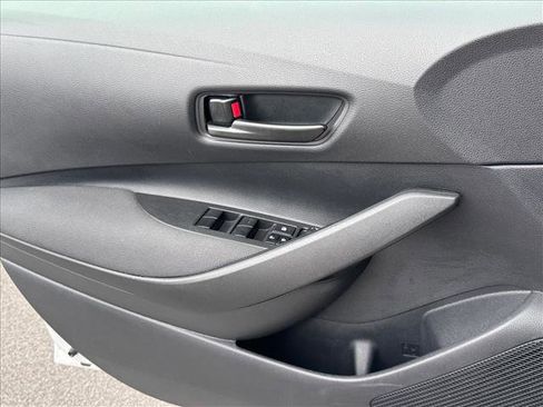 Used 2026 Toyota Corolla LE FWD image 22