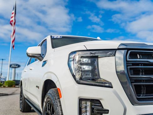 Used 2022 GMC Yukon XL AT4 image 10