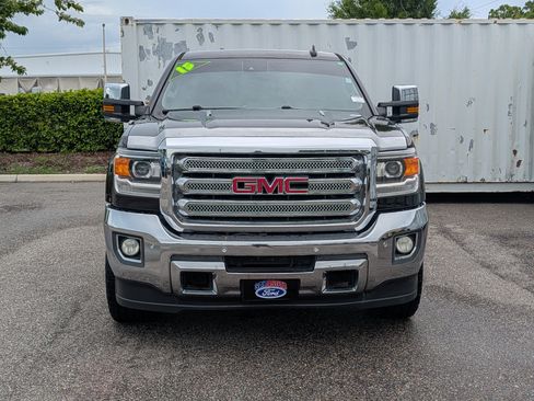 Used 2015 GMC Sierra 2500 SLT w/ Duramax Plus Package AWD/4WD image 9
