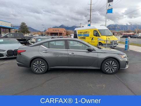 Used 2024 Nissan Altima 2.5 SV FWD image 2