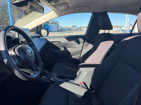 Used 2025 Toyota Corolla LE image 24